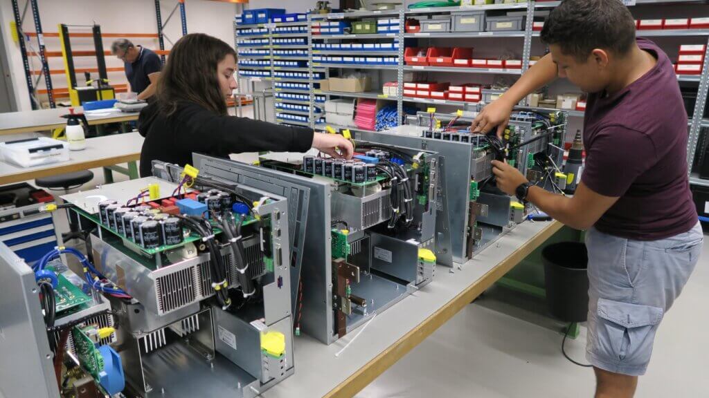 REGATRON Automatic Fitter EFZ apprenticeship – professional training in programmable power supply assembly